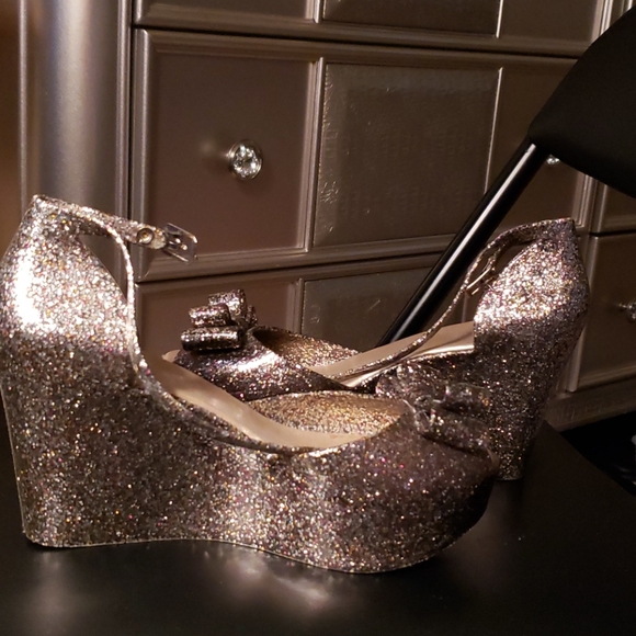 Shoes that sparkle - Picture 2 of 3